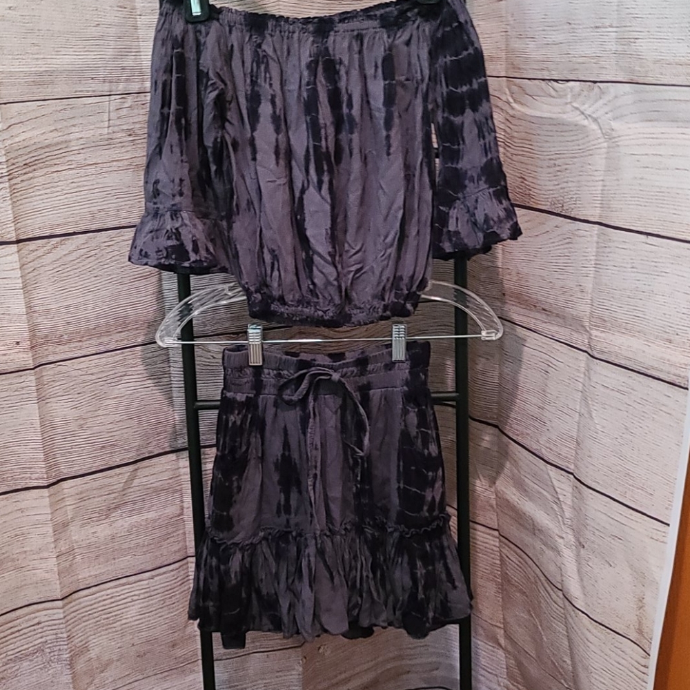 TYE DYE OFF SHOULDER TOP/SKORT BOTTOMS NWT